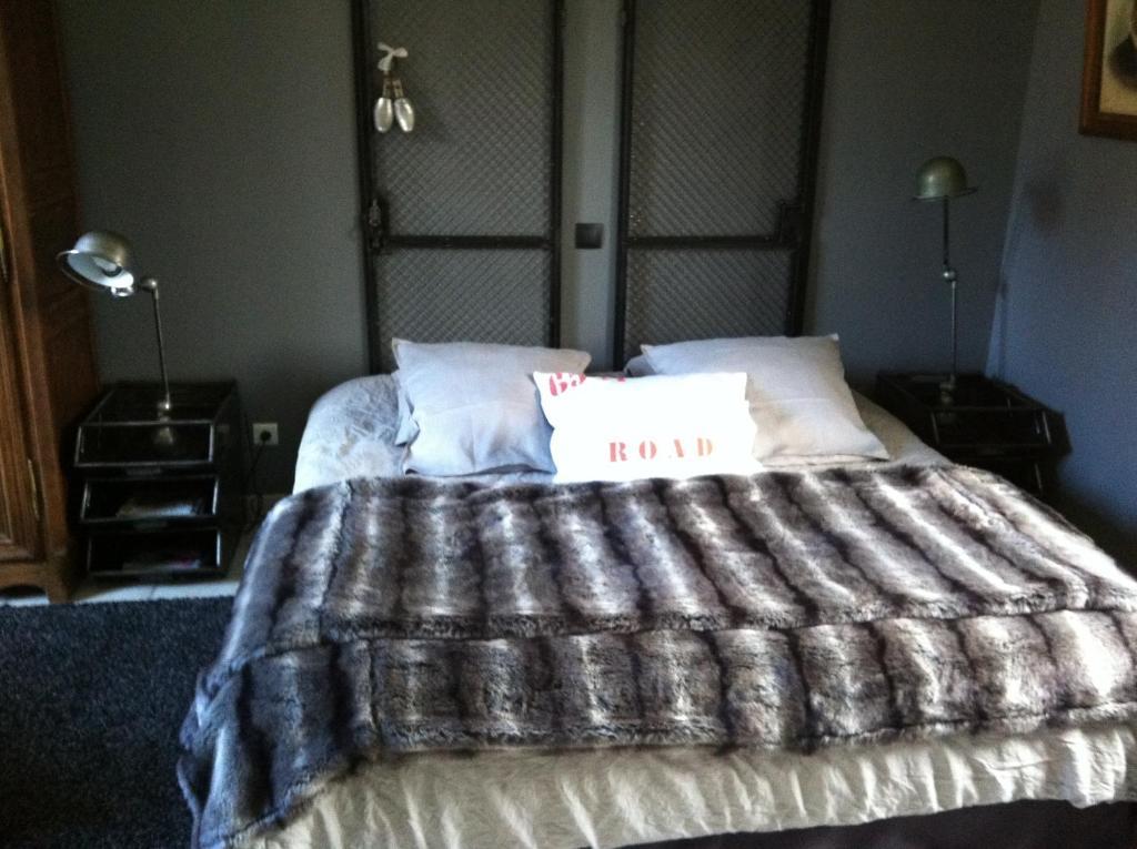 Chambres D'Hotes La Levriere Saint-Denis-le-Ferment Room photo